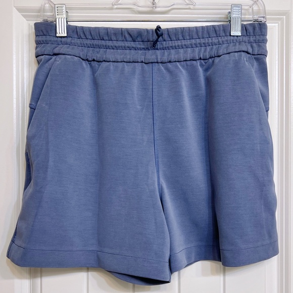 Lululemon Softstreme Shorts (size 6) - Picture 3 of 4